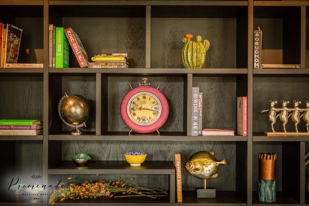 Hotel Residence Promenade Бургас Экстерьер фото A bookshelf