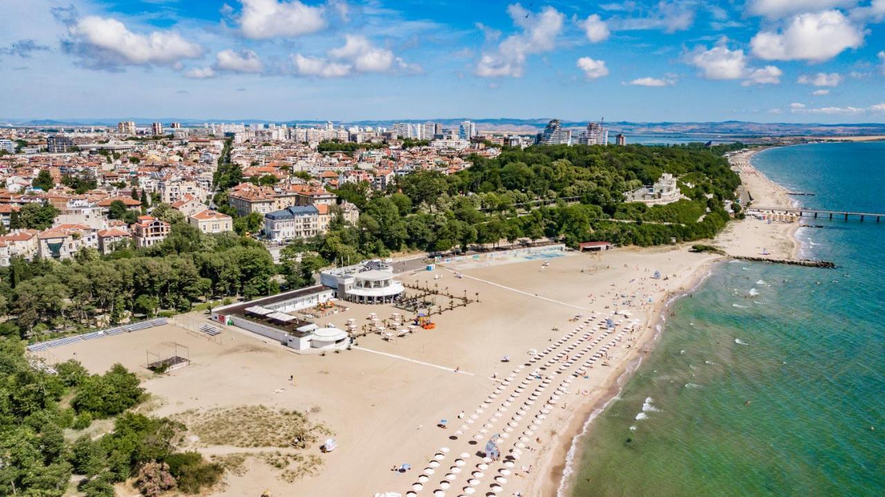 Hotel Residence Promenade Бургас Экстерьер фото Aerial view of the beach