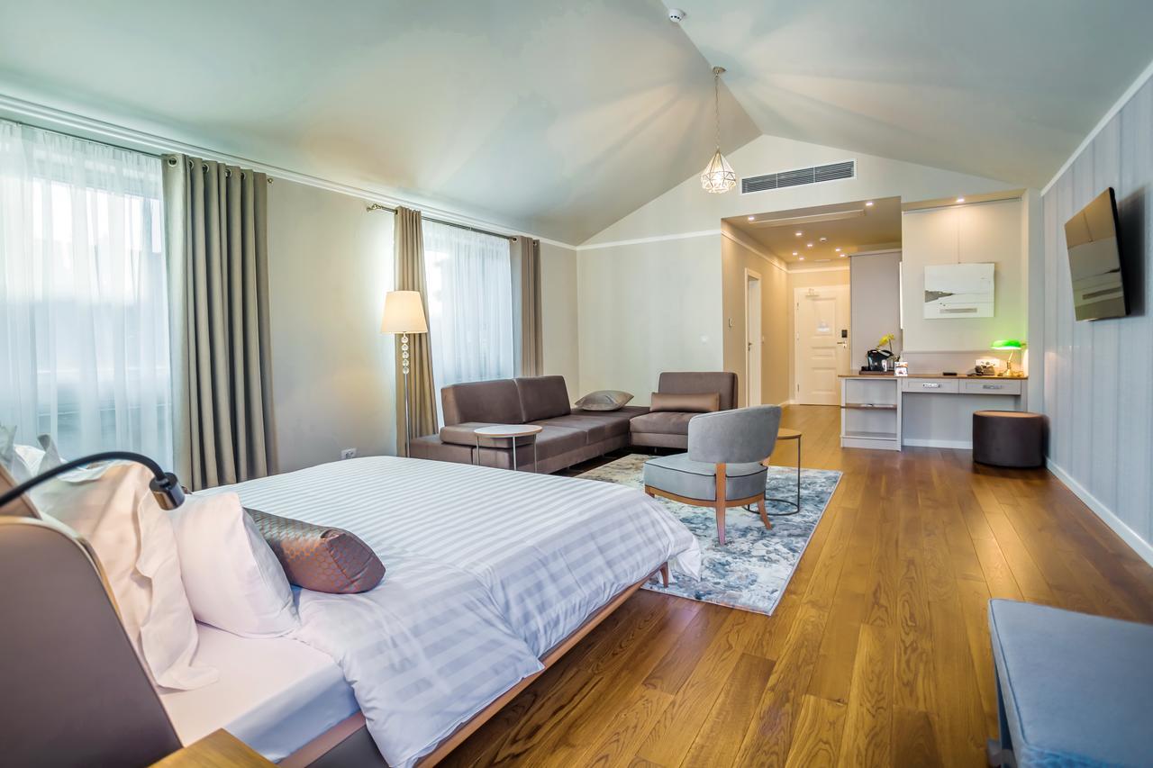 Hotel Residence Promenade Бургас Экстерьер фото A typical studio apartment
